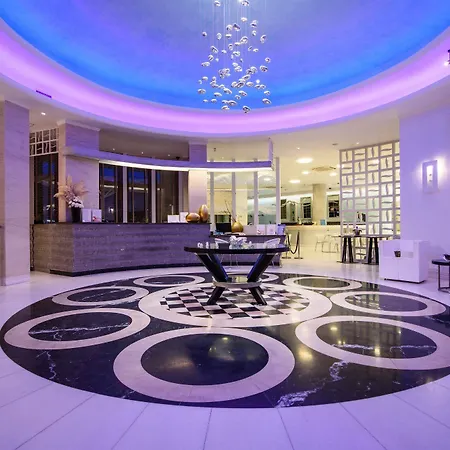 La Deluxe & (adults Only) Hotel